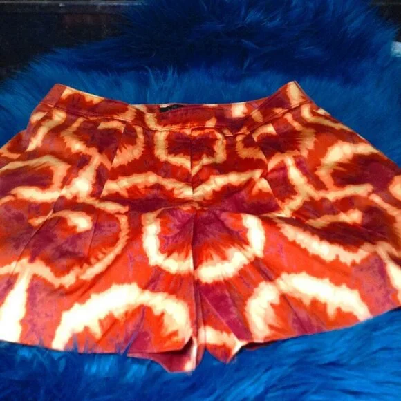 NWOT WHBM Pleated Shorts; L", Ikat Sunburst, Beach Girl, Vacation Mode, Chic - Picture 5 of 6